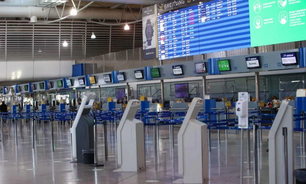 Times: Η Ελλάδα θα ανοίξει τα σύνορα για τους Βρετανούς τουρίστες από τον Μάιο